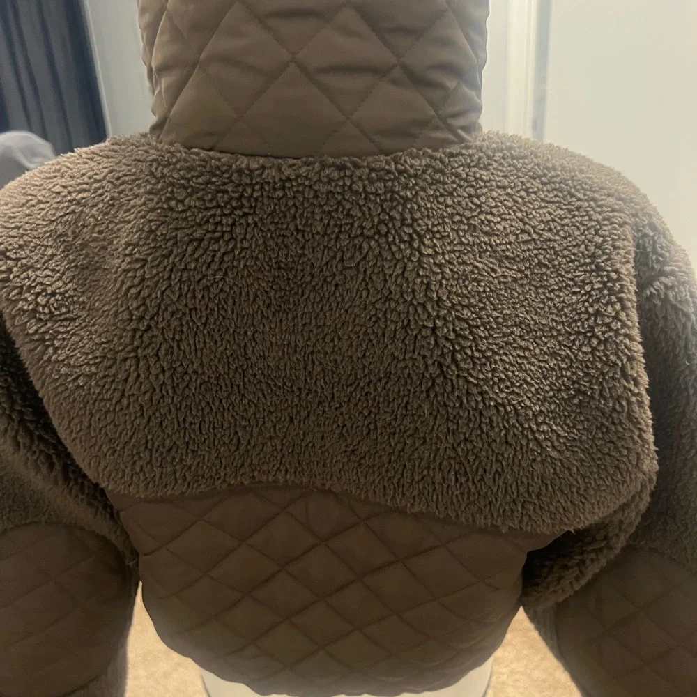 Sherpa Edge Bomber
Alo   Xsmall. NWOT. - Picture 12 of 14